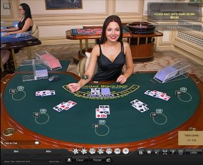 An bhfuil cluichí déileálaí beo ag Sky Vegas Casino?